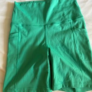 Yoga shorts with pockets. Green size L